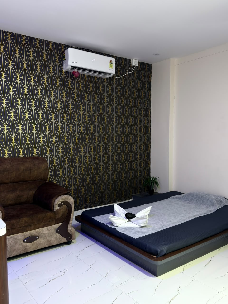 Traditional Thai tatami low platform bodywork suite at Glow Spa