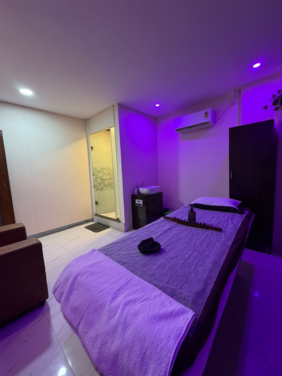 Enclosed hot hydro glass shower inside private therapy suite at Glow Spa